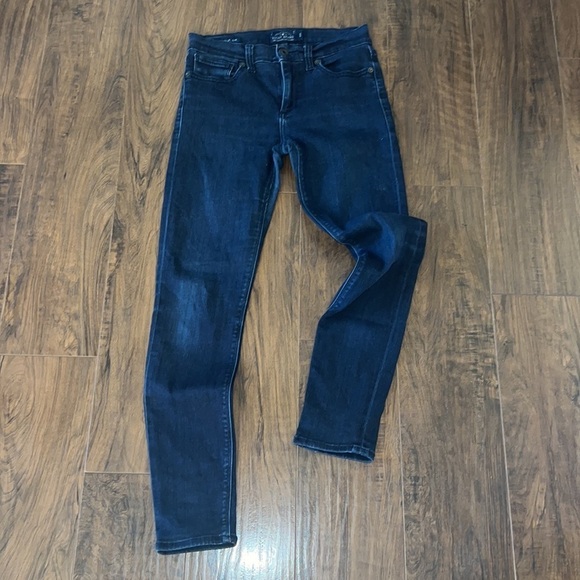 Lucky Brand Women’s 8/29 Jeans - Picture 3 of 12